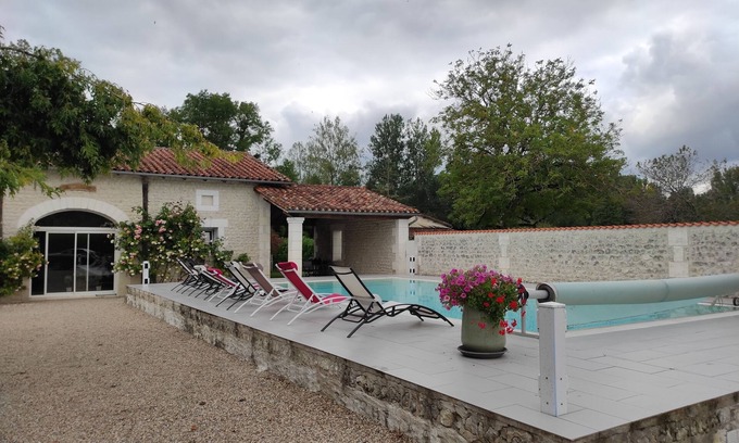 Nanteuil-de-Bourzac Casa | En Périgord verde, casa de campo, naturaleza y tranquilidad, piscina privada