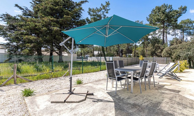 Saint-Jean-de-Monts Casa | 'Casa de 100m² Cerca de la Playa y del Bosque' con terraza privada y jardín privado