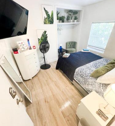 Midtown Apartamento | House 2 Bedrooms plus CouchBed Best Location MIami Private Parking, Laundry, Storage for Luggage