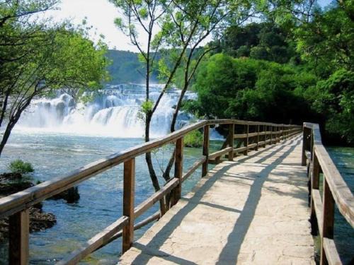Razvode Casa | House, 3 brs, 100 y old, 14 km NP Krka, 35 km Sea