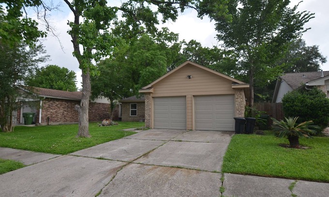 Atascocita Casa | House 3 years old, Close to mall, Restaurants, IAH