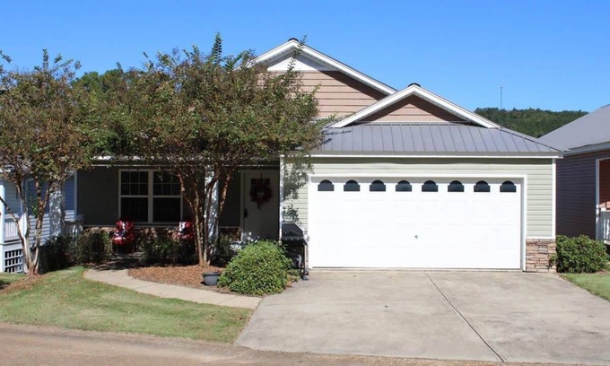 Leesburg Casa | House # 49 No Wake Zone (no pets)