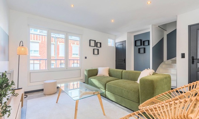 La Madeleine Casa | House 4bed 2bath with garden and private parking.