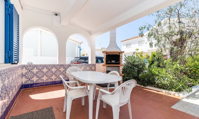 Manta Rota Chalet De Esquí | Casa a 50m de la playa, patio con barbacoa e internet de fibra by ALGARVEMANTA (6V3)