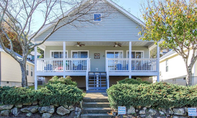 Leesburg Casa | House #53 Flip Flop Inn (no pets)