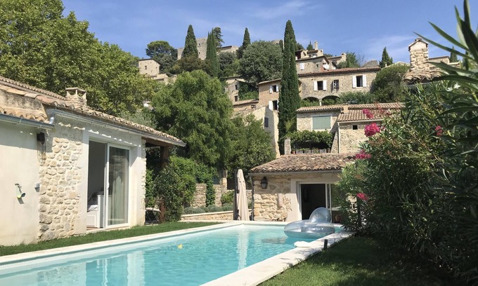 La Roque-sur-Ceze Casa | Casa de 6/8 personas con piscina en uno de los pueblos más bellos de Francia.