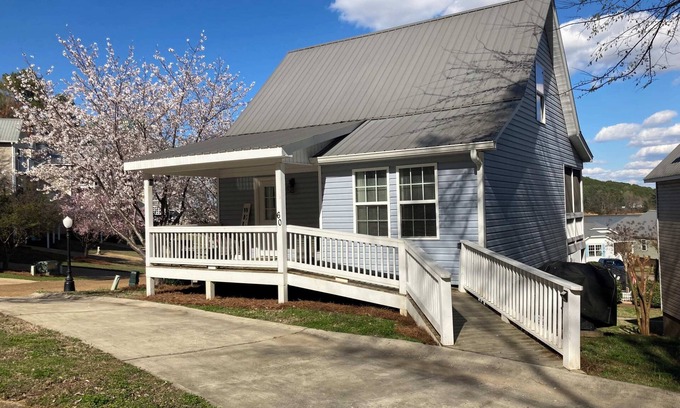 Leesburg Casa | House# 60 Point of View (pet friendly)