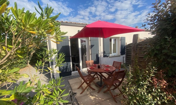 La Rochelle Casa | Casa a 700m de la playa con jardín para 4 / pers y parking privado.