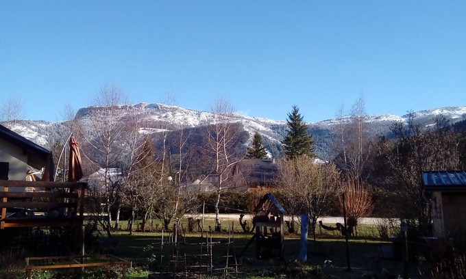 Lans-en-Vercors Casa | Casa 8/9 pers. con un gran jardín en el corazón del pueblo para el verano