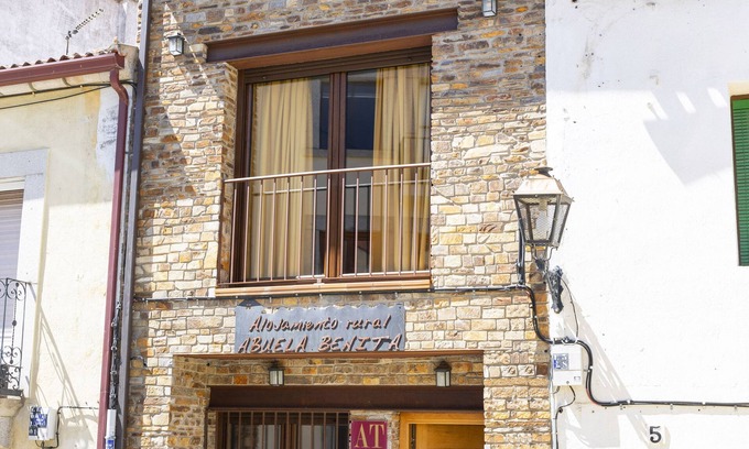 Cebreros Apartamento | CASA ABUELA BENITA 1 CON 4 HAB. DOBLES y BAÑO