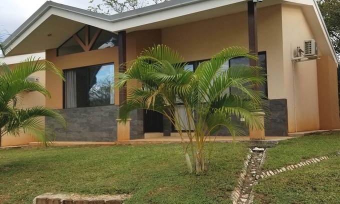 Rio Seco Casa | Casa frente a la piscina cerca de docenas de grandes playas - La Pequeña Casa