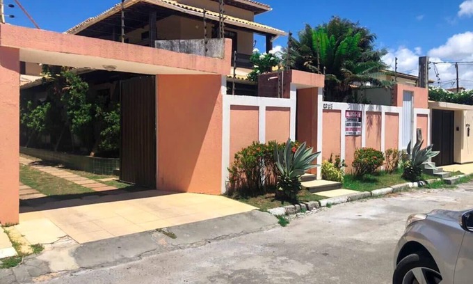 Vilas do Atlantico Casa | CASA AR NOS 6/4, PISCINA, NET, TV CON NETFLIX, A 50 METROS DEL MAR.