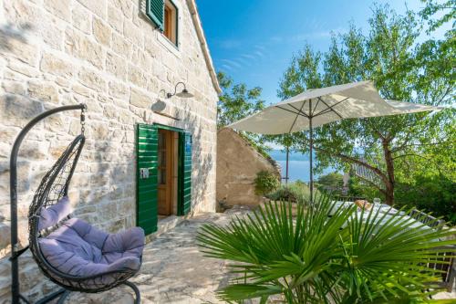 Celina Casa | House Almond