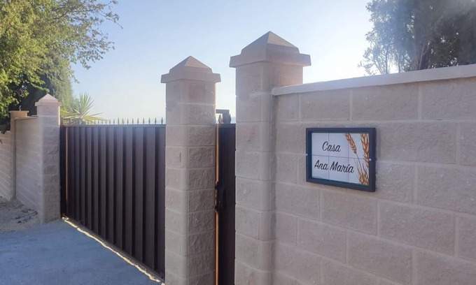 Antequera Cabaña | CASA ANA MARÍA DESCONEXION EN LA MONTAÑA CON VISTAS INCREIBLES. PISCINA PRIVADA.