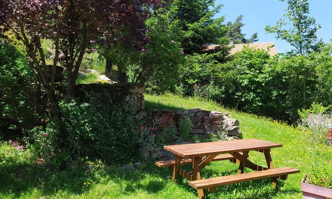 Cellier-du-Luc Casa | House and garden for 6 people near lakes and hiking trails