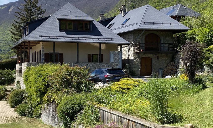 Saint-Pierre-d'Albigny Casa | House at the foot of the mountains!
