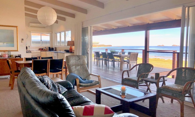 Long Beach Casa | House at the beach, the sounds of waves on the breeze
