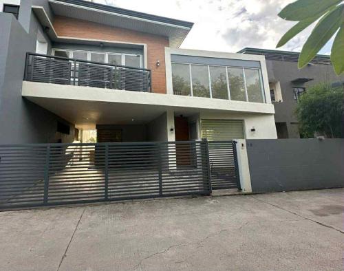 Tuguegarao Casa | House at the City Center