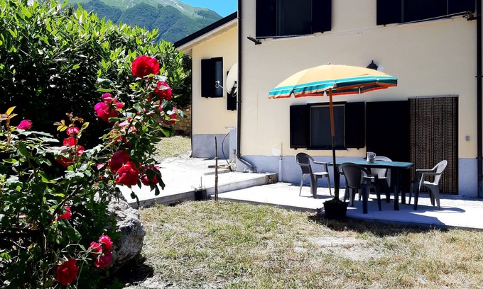 Castelli Casa | CASA AL PIE DE LA MADERA DE MONTE CAMICIA