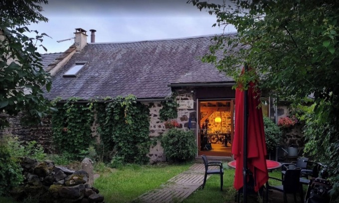 Ceyssat Casa | House at the foot of the puy de dôme located in the chaine des puys near Vulcania.