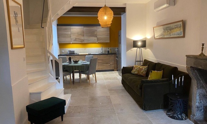 Noyers-sur-Serein Casa | Casa-Balcón-Baño Privado
