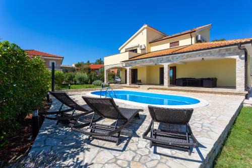 Linardici Villa | House Begonia Krk Villa with heated swimming pool