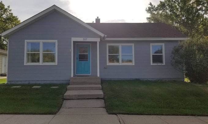 Riverdale Casa | House by Lake Sakakawea with Hot tub!