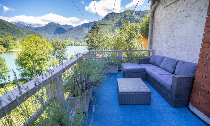 Most na Soci Casa | Casa junto al lago con dos terrazas