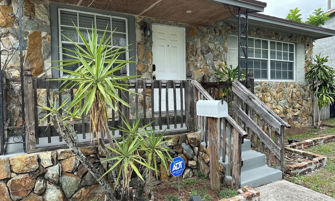 Survey Creek Casa | House close to Hard Rock Casino, Airport, Beaches and more