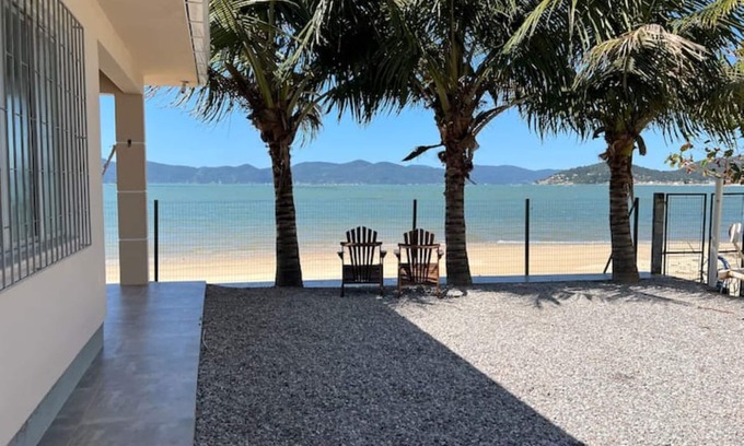 Palhoca Casa | House Facing the Sea