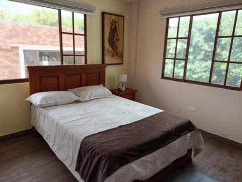 Guayllabamba Cama Y Desayuno | house, food pets