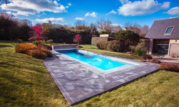 Penvenan Chalet De Esquí | Casa para 10, con gran jardín y piscina