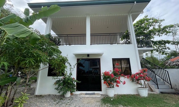 Suba Basbas Casa | House for 2 guests with large garden and private pool use near to beach resorts
