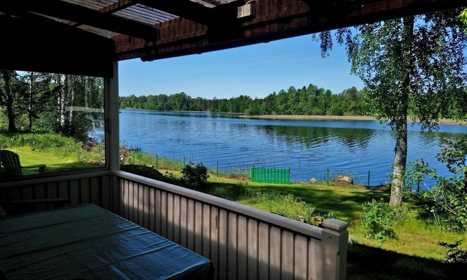 Solnehult Casa | Ubicación directa en el lago cerca de Vimmerby, bote, sauna, sin chimenea: 7.-14. 9.; desde el 12. 10. 19