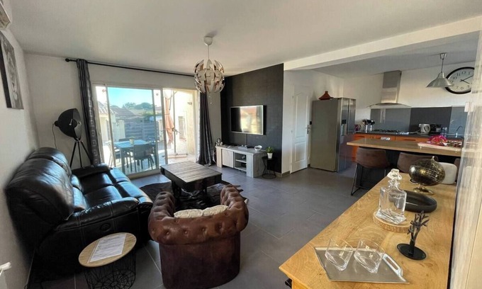 Jonquieres-Saint-Vincent Casa | House with pool and jacuzzi