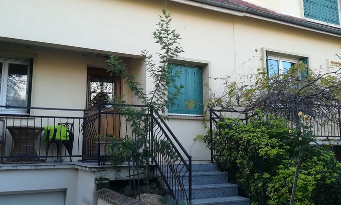 Saint-Remy-les-Chevreuse Casa | Casa en una casa llena de vida