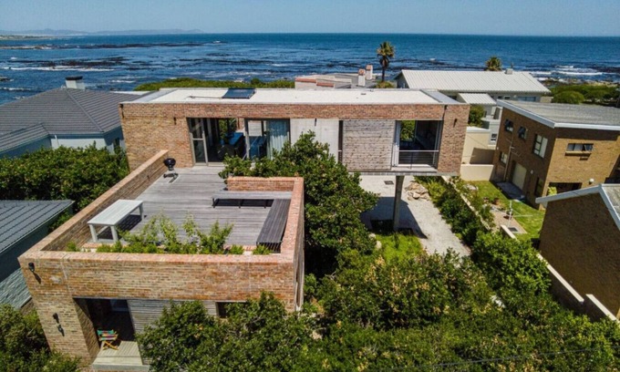 Onrus Casa | House Fynbos | Designer House | Sea & Mountain Views
