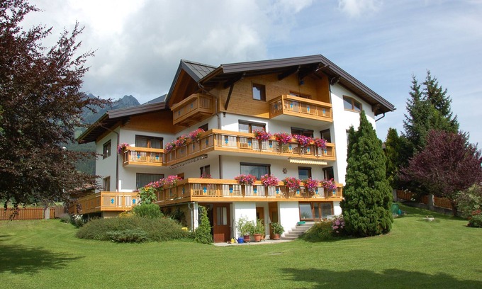 Hoefen Apartamento | Casa en una zona tranquila con un gran jardín a las afueras del pueblo cerca de los teleféricos de Reutten