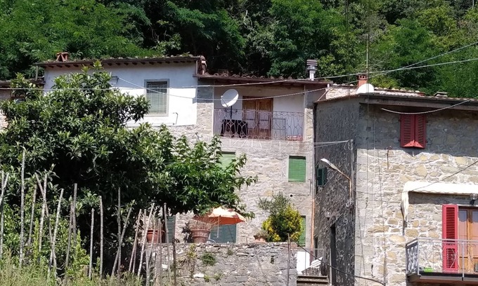 Villa Bascilica Apartamento | House in a Tuscan village with garden House in a Tuscan village with garden
