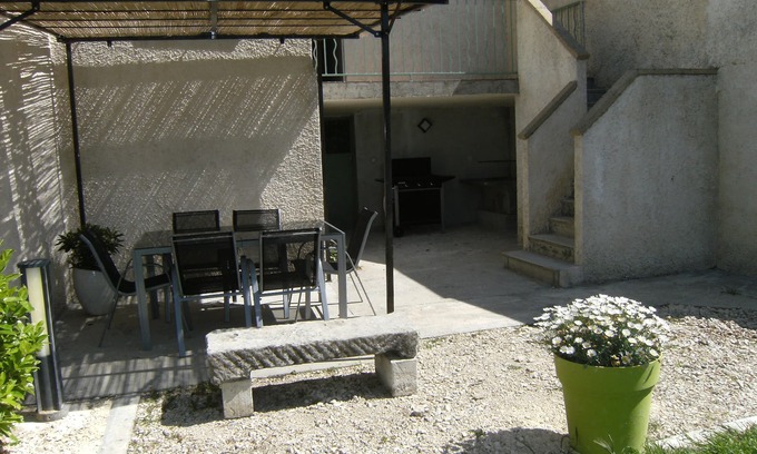 Grillon Casa | Casa en un pueblo del enclave de los papas.