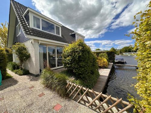 Boornzwaag Casa | House in Boornzwaag with Private Jetty
