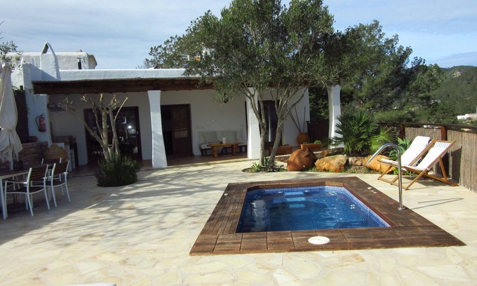 Cala Sant Vicente Villa | Casa en Ibiza con Vista al Mar y Jacuzzi