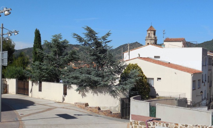 Falset Casa | Casa en Falset con jardín con una ubicación fantástica al lado del castillo