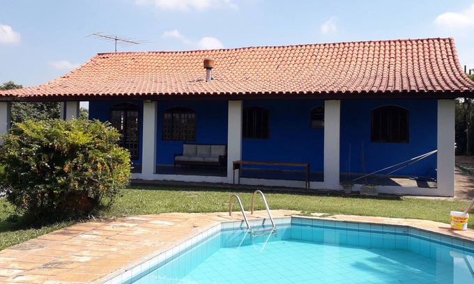 Mairinque Cabaña | Casa en zona vallada, con piscina, barbacoa, campo y parking.