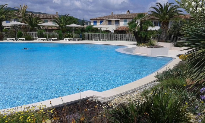 Roquebrune-sur-Argens Villa | House in a private luxury domain...an oasis of greenery!