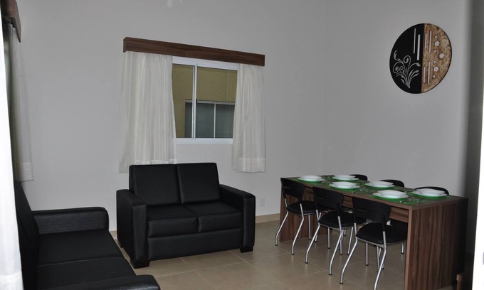 Setor Lagoa Quente Casa | Casa en Condominio Jardins da Lagoa - Caldas Novas / GO