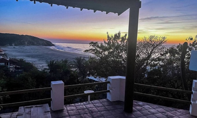 Mexican Riviera Casa | House in cajón, ocean view, surf and pool.