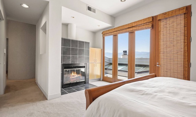Napa Valley Casa | House in Oakville, CA with Lap Pool, Outdoor Entertaining Space & Tennis Court