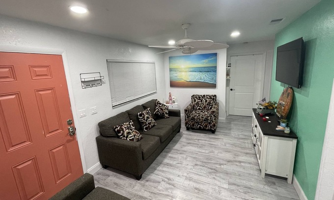 Plant City Casa | House in quiet neighborhood and close to beautiful beaches