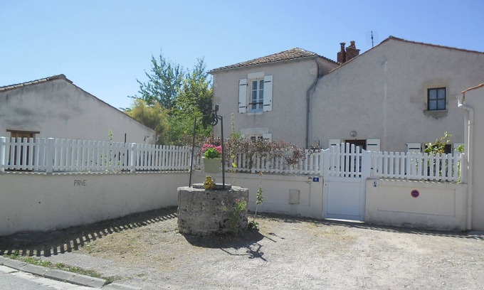 Thaire Casa | Casa en pueblo tranquilo cerca de La Rochelle, a 10 minutos de Châtelaillon-Plage.